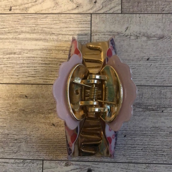 Frida Kahlo Plastic Floral & Gold Hair Clip & 2 Silky Scrunchies Hair Ties Set - Picture 4 of 12